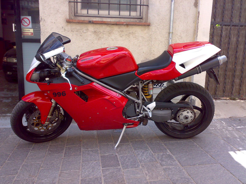 Ducati 996 trabajada en el taller